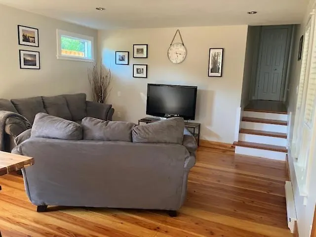 Cobble Hill Cottage